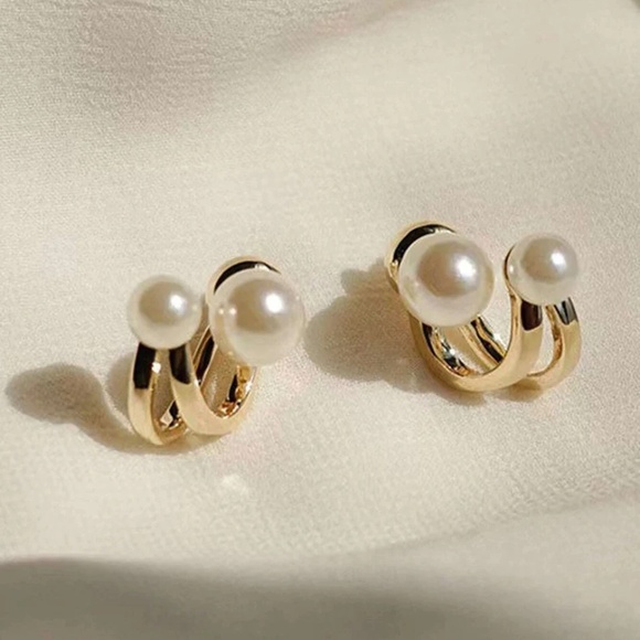 Dainty Double Pearl Earrings, Delicate Earrings, Gold Pearl Earrings, Piercing - Picture 3 of 4